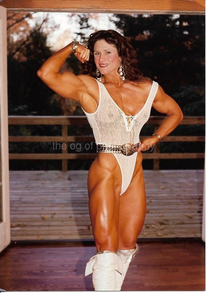 PRETTY BUFF WOMAN 80's 90's FOUND Photo Poster painting Color MUSCLE GIRL Original EN 110 30 E