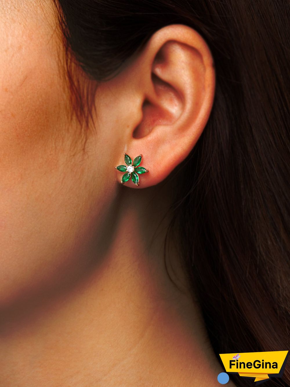 Commuter Simple Green Zircon Petal Earrings