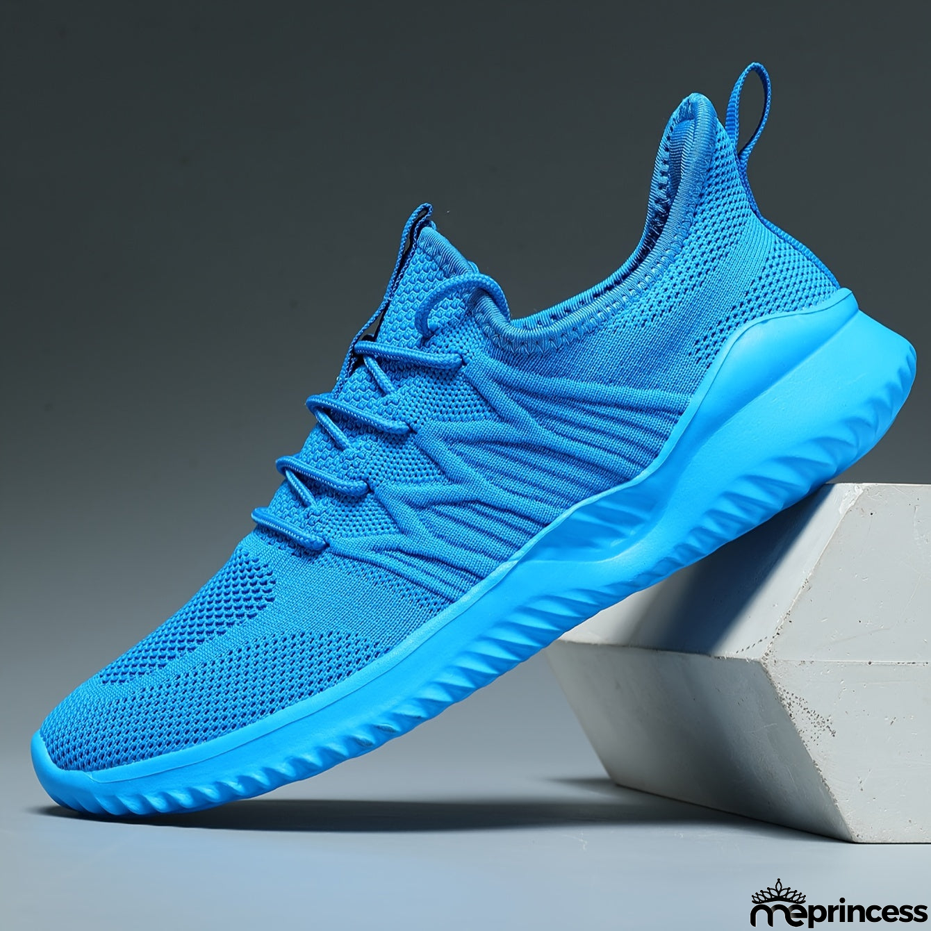 Feminine and fresh summer piece