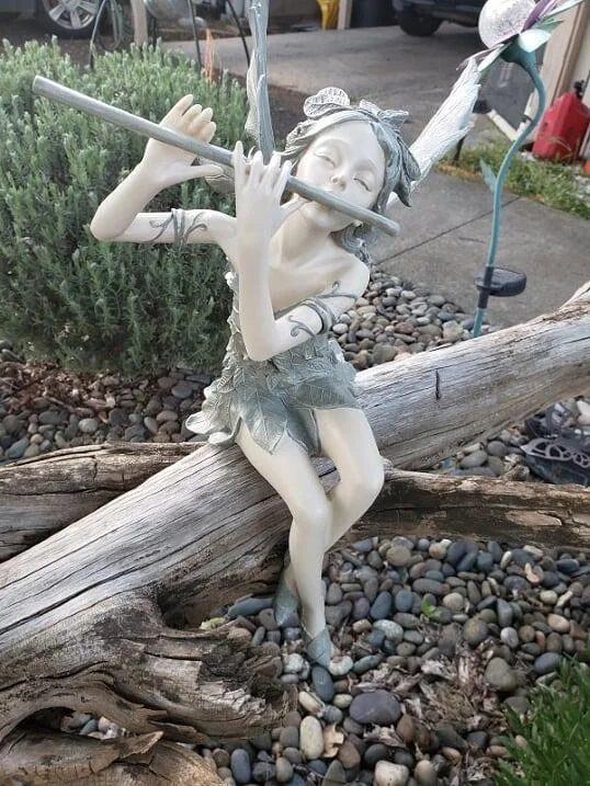 Design Toscano Fairy of the West Wind Sitting Garden Statue