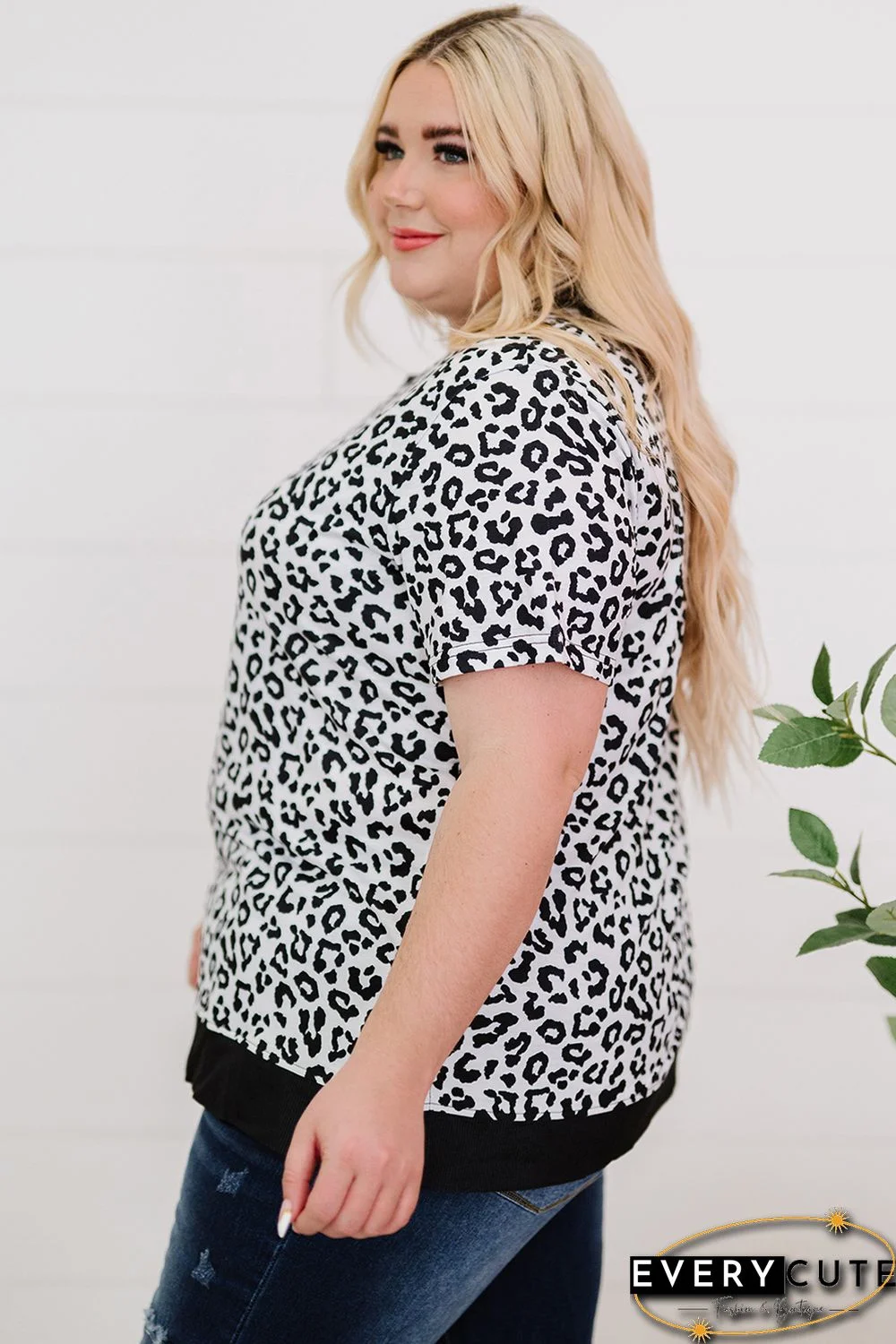 White Leopard Print Round Neck T-shirt with Slits