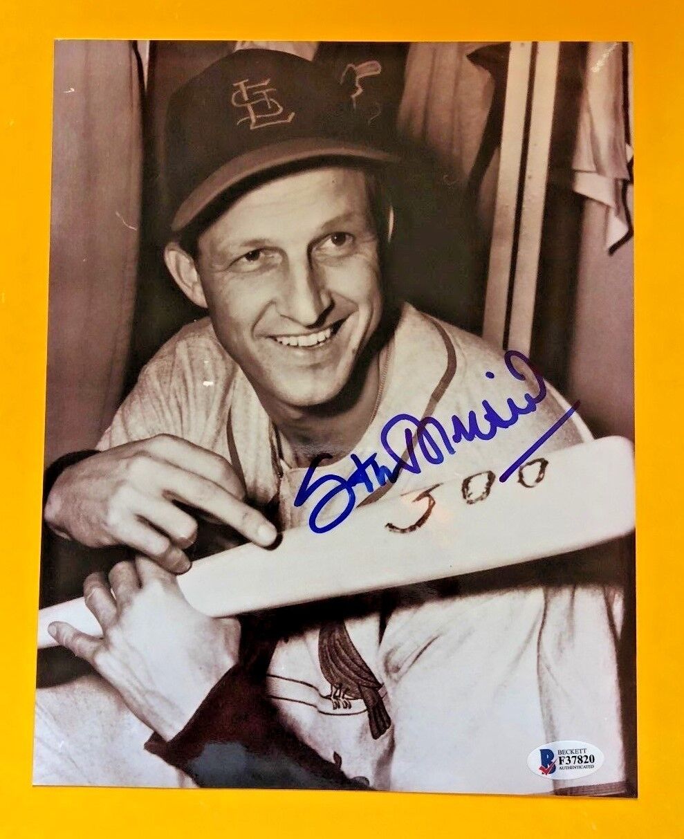 STAN MUSIAL SIGNED 8X10 ST LOUIS CARDINALS Photo Poster painting BECKETT CERTIFIED POSE 2