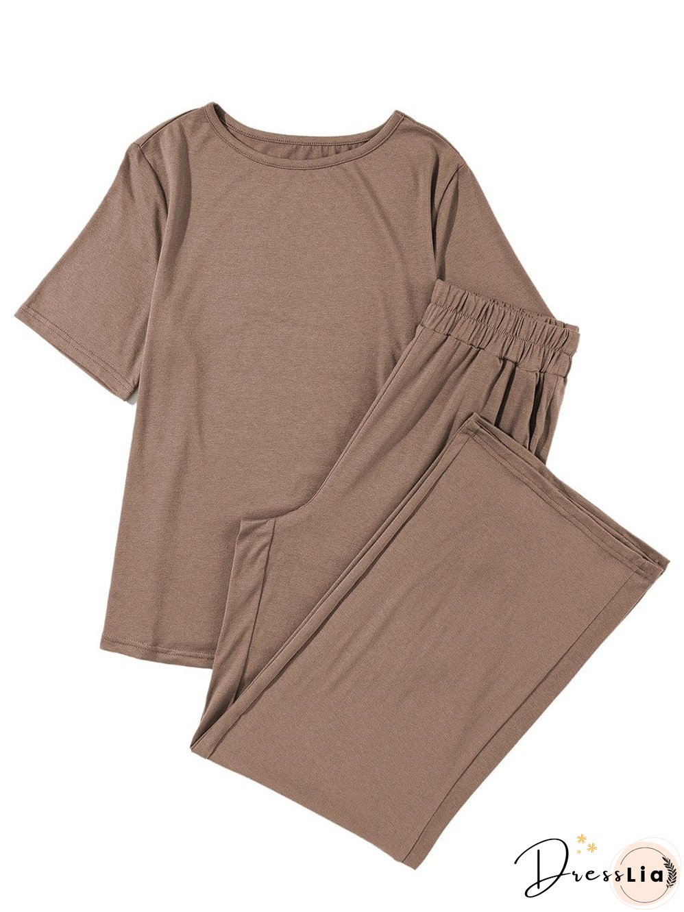 Relaxed and Stylish: Two-Piece Set for Weekend Wear