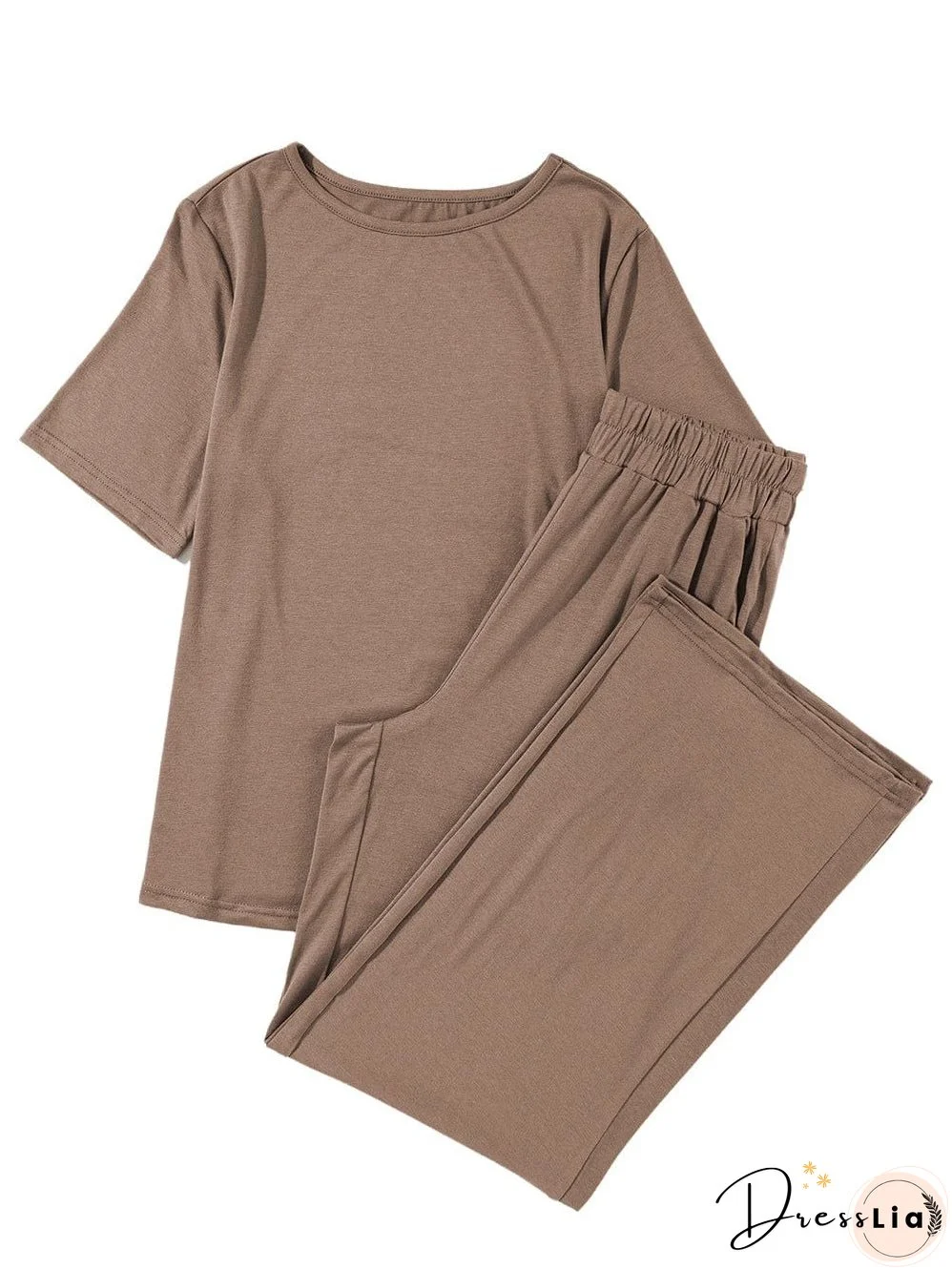 Relaxed and Stylish: Two-Piece Set for Weekend Wear