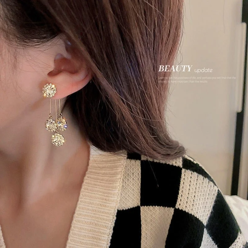 ✨ジルコンの丸い花びらピアス✨