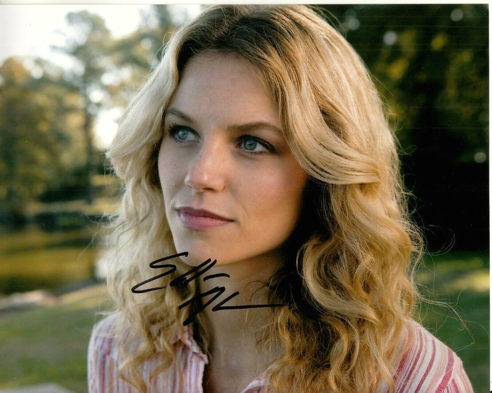 ELLEN HOLLMAN hand-signed BEAUTIFUL 8x10 COLOR CLOSEUP w/ uacc rd coa IN-PERSON