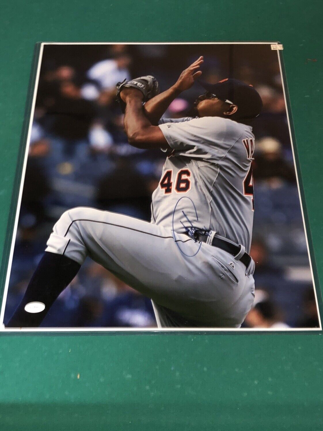 Jose Valverde signed Detroit Tigers 16x20 Photo Poster painting JSA