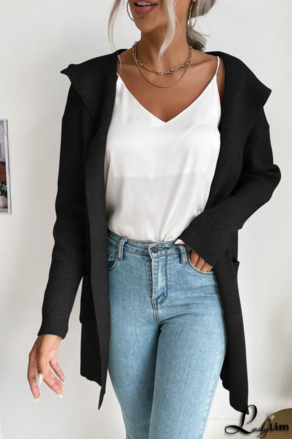 Effortless and Trendy Cardigan