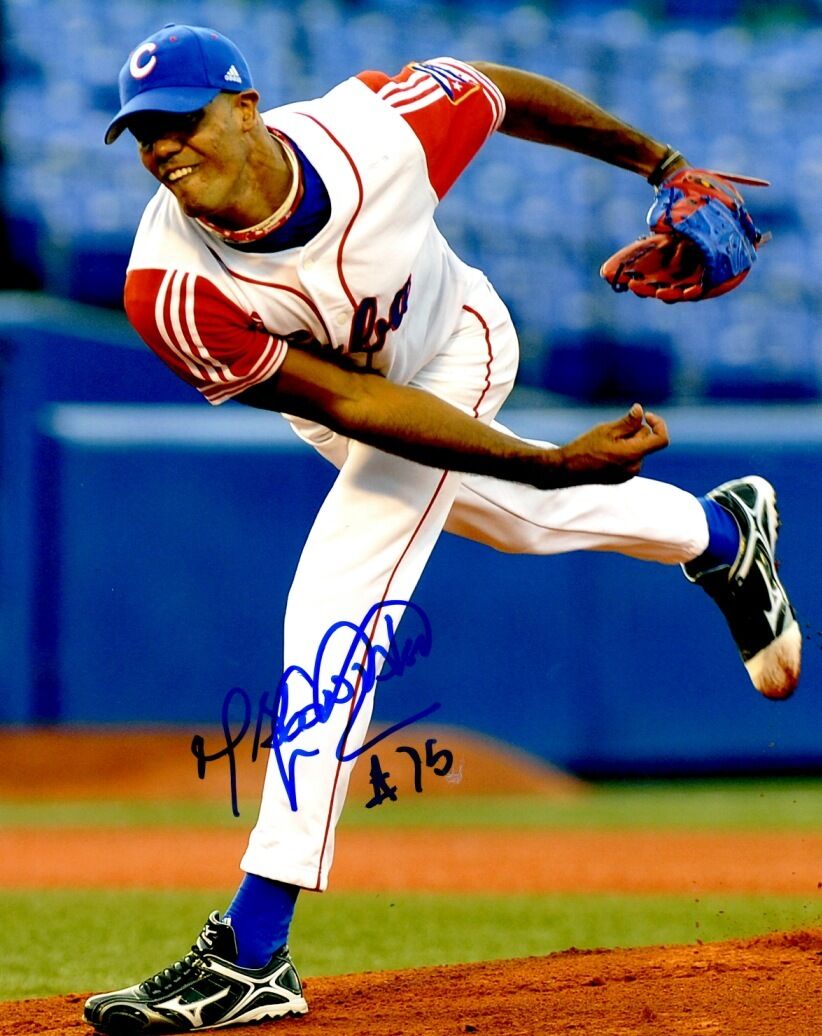 Signed 8x10 MIGUEL GONZALEZ Philadelphia Phillies Autographed Photo Poster painting - COA