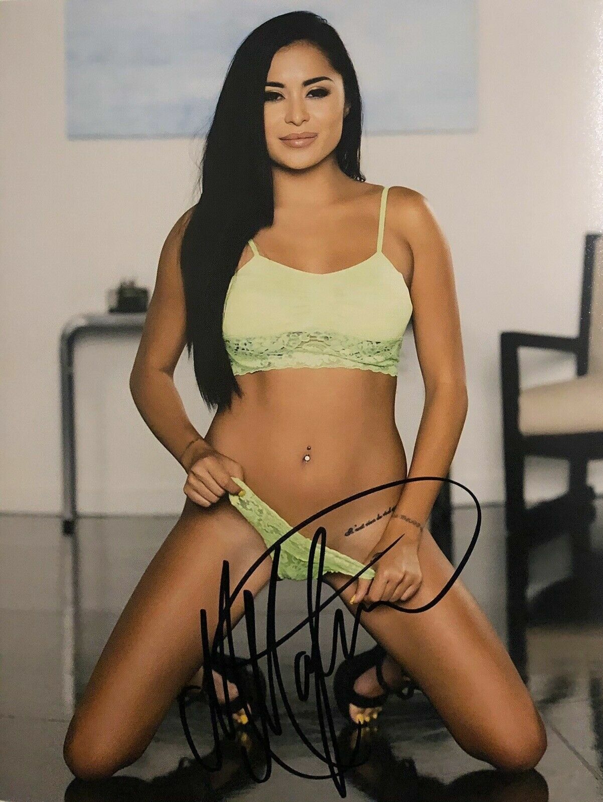 Michelle Maylene Autographed Signed 8x10 Photo Poster painting ( Model ) REPRINT