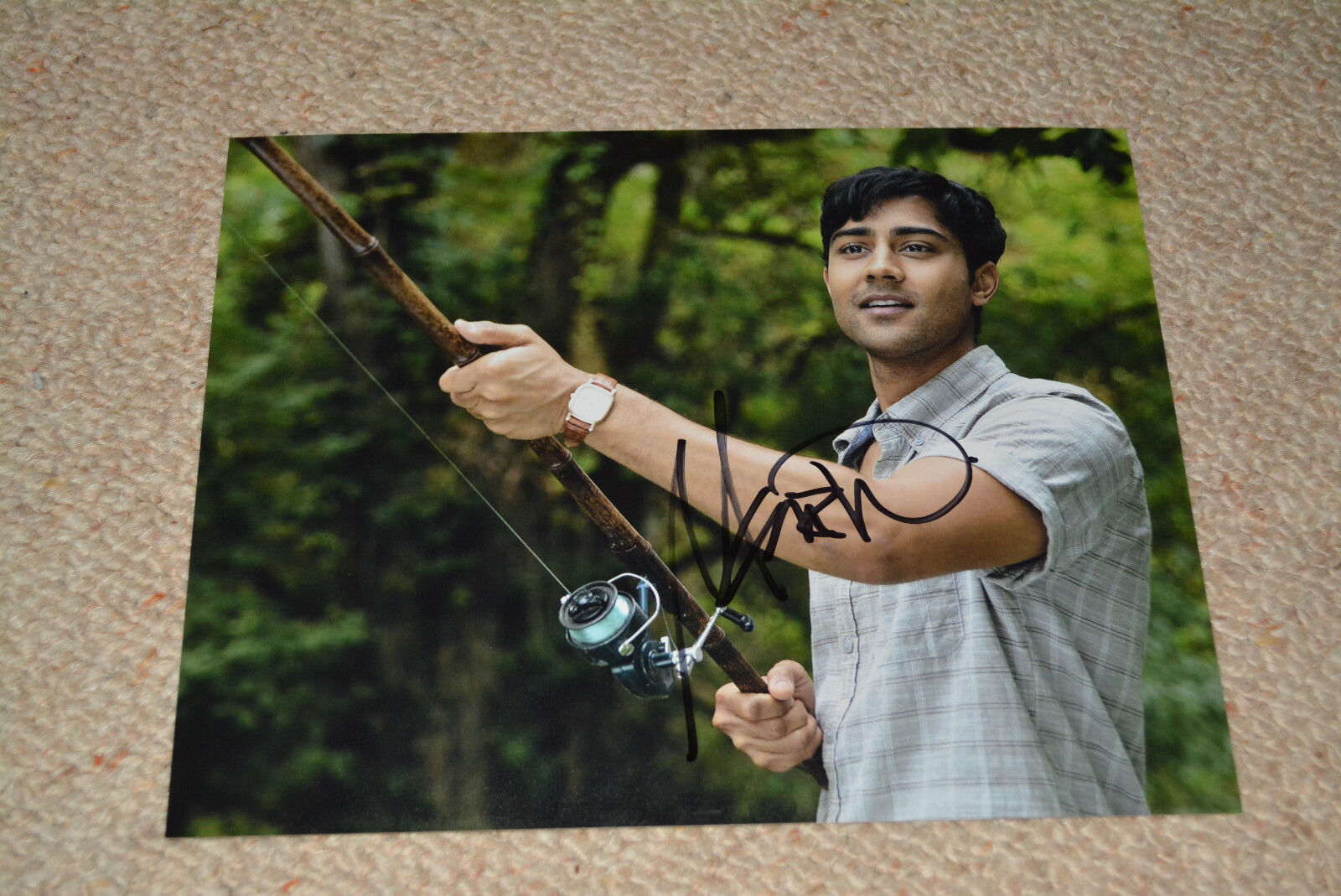 MANISH DAYAL signed autograph 8x10 (20x25 cm) In Person HUNDRED FOOT JOURNEY