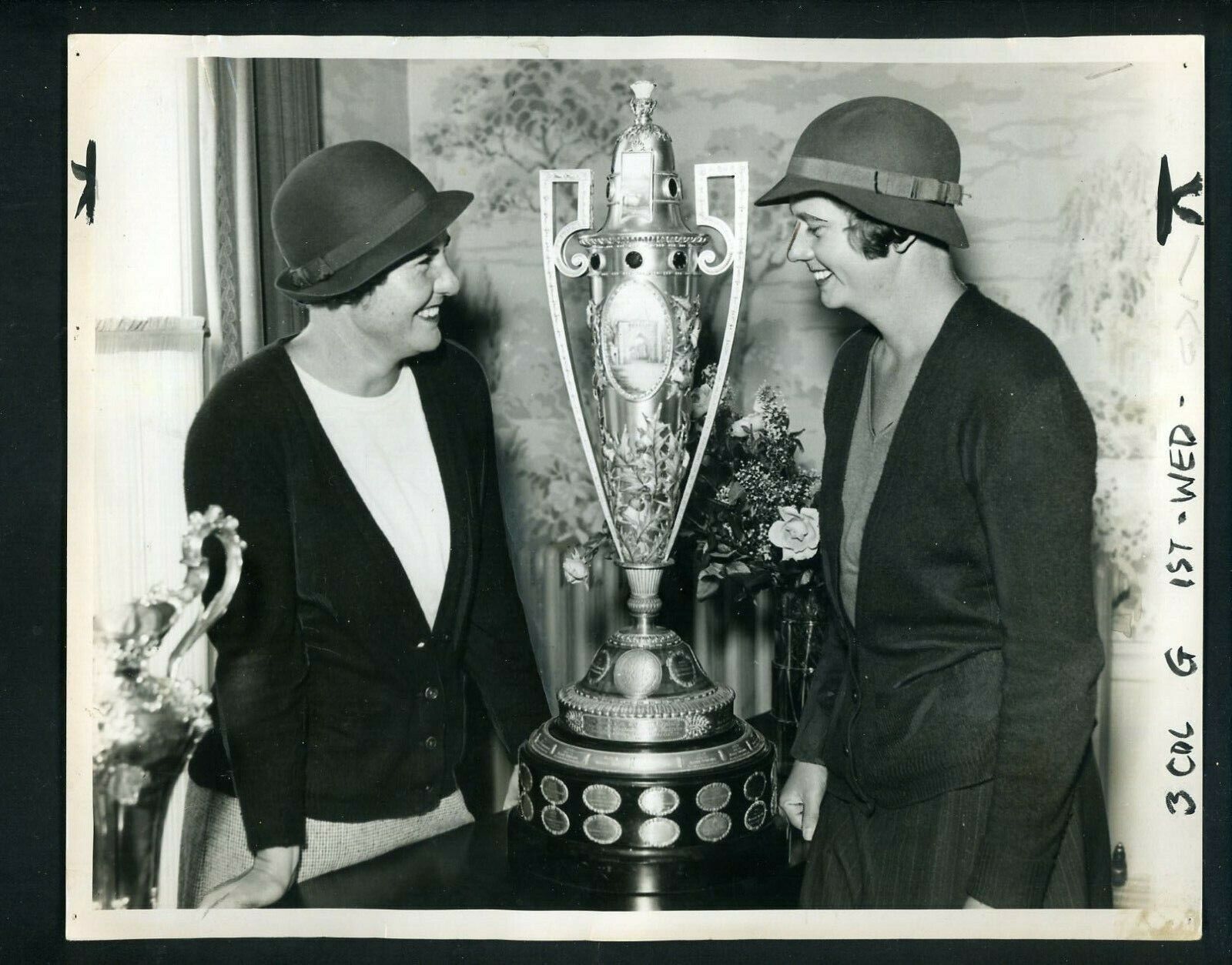 Helen Hicks & Virginia Van Wie 1933 Golf Type 1 Press Photo Poster painting