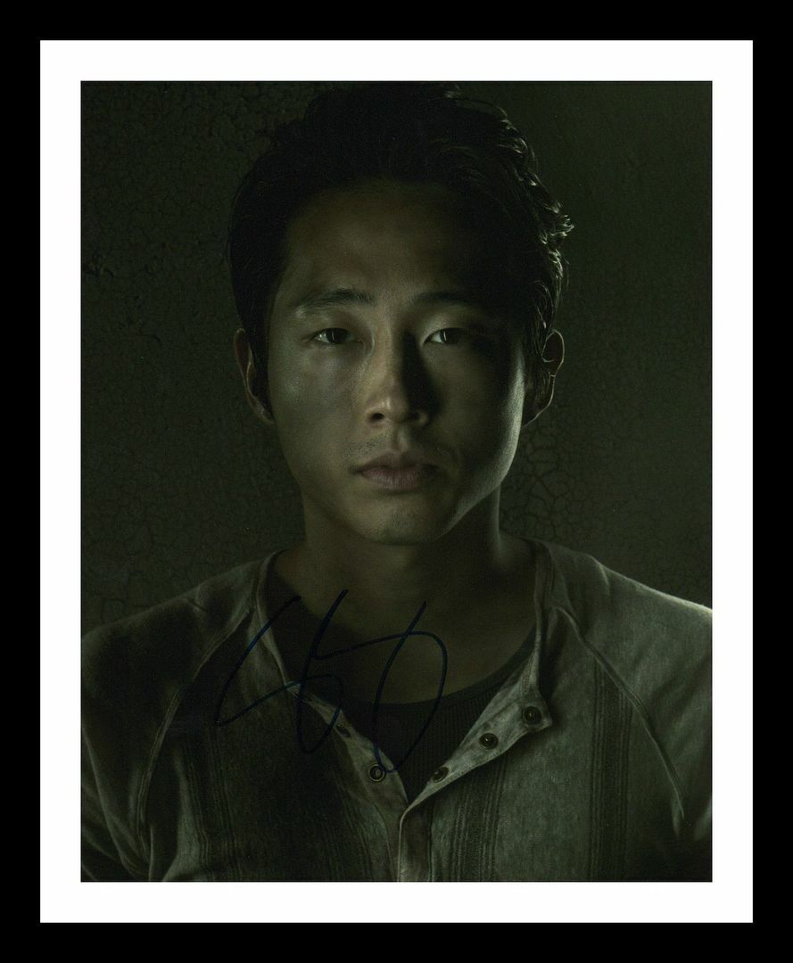 Steven Yeun - The Walking Dead Autograph Signed & Framed Photo Poster painting 4