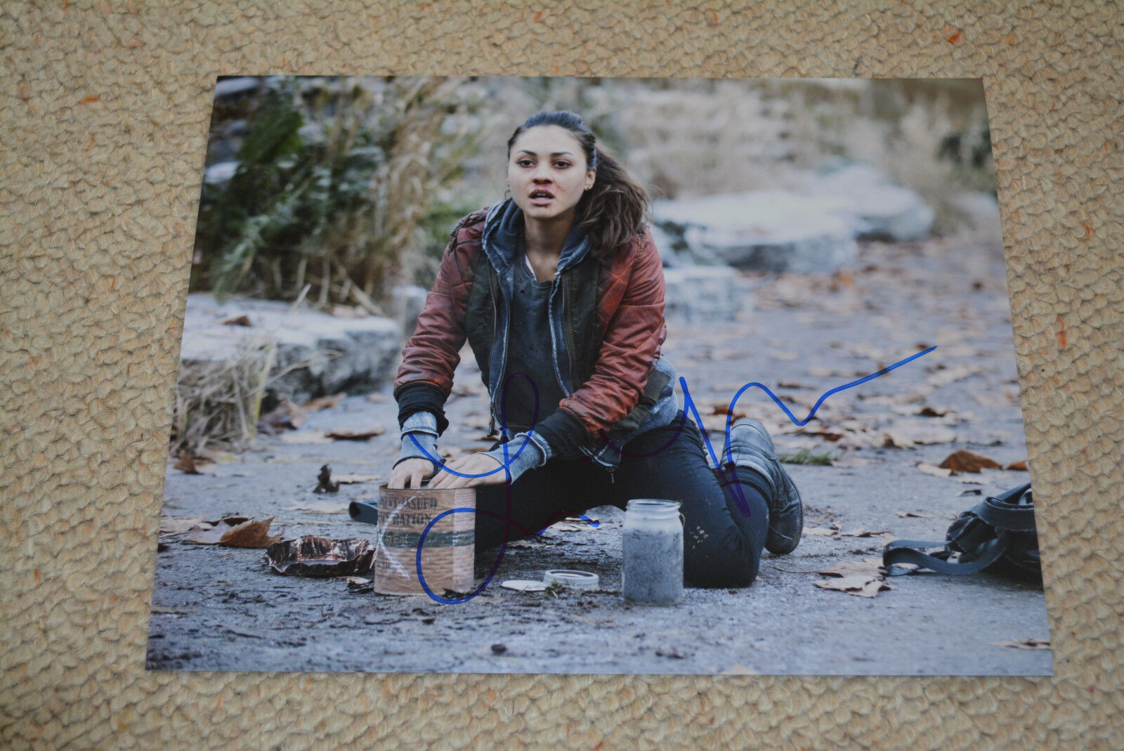 LINDSEY MORGAN signed autograph 8x10 (20x25 cm) In Person THE 100 Raven