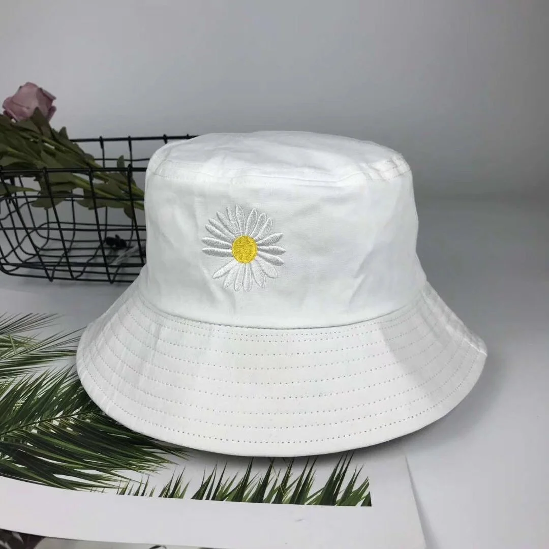 SMILEY DAISY BUCKET HAT