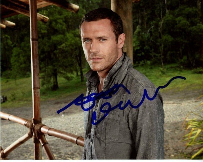 Jason omara signed autographed terra nova jim shannon Photo Poster painting