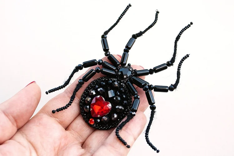 Black Widow Spider DIY Bead Embroidery Kit. Seed Bead Brooch kit. DIY Craft kit. Beadweaving Kit. Needlework beading