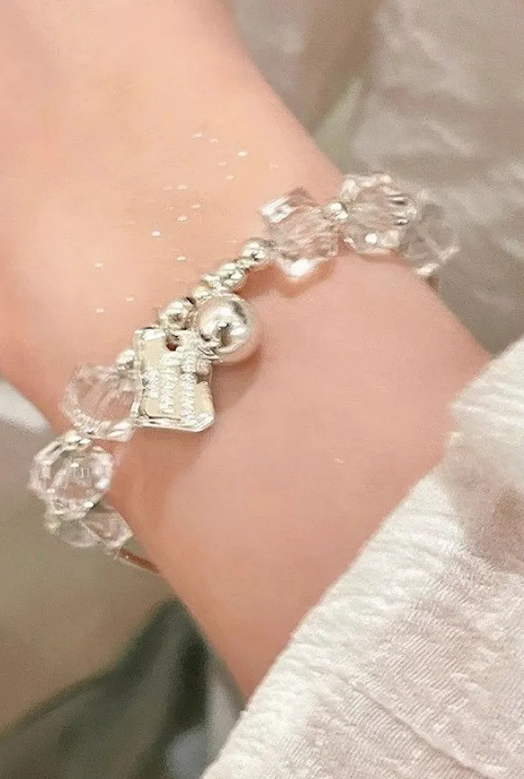 Delicate Women's Pearl Bracelet for Spring and Summer