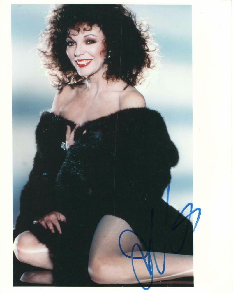 JOAN COLLINS SIGNED AUTOGRAPH 8X10 Photo Poster painting - LAND OF THE PHARAOHS LEGGY BEAUTY