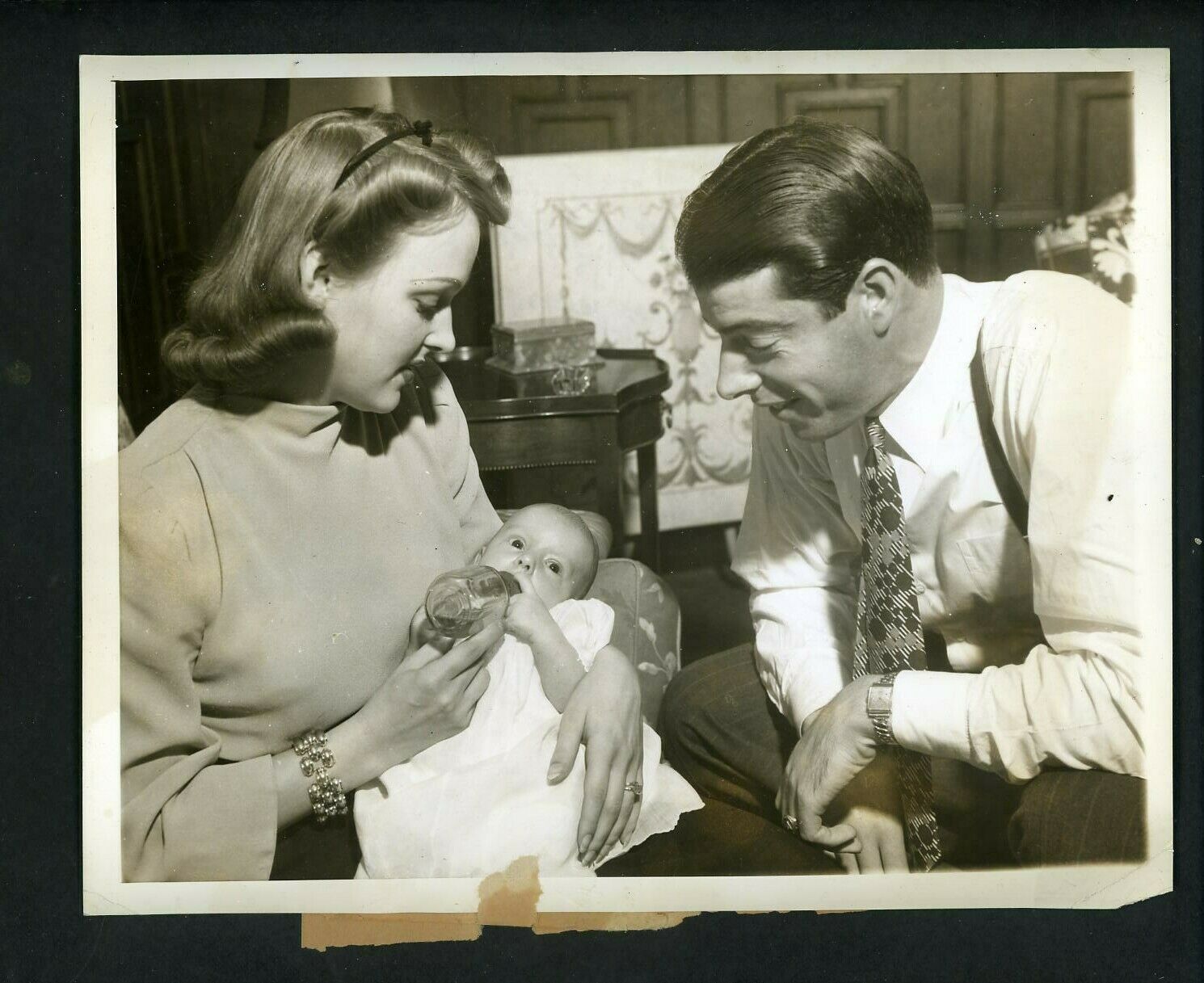 Joe DiMaggio wife Dorothy Arnold with infant Joe Jr. 1941 Press Photo Poster painting NY Yankees