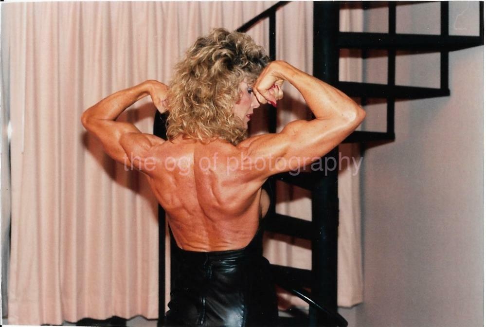 FEMALE BODYBUILDER 80's 90's FOUND Photo Poster painting Color MUSCLE WOMAN Original EN 111 25 S