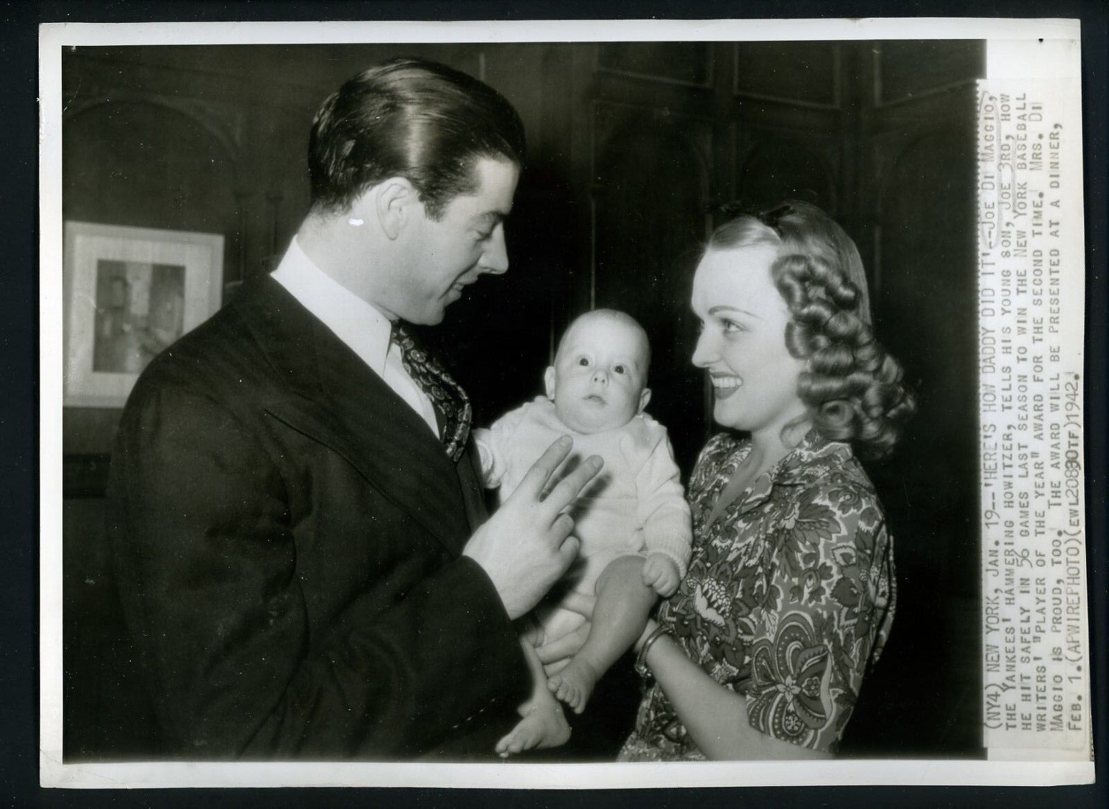 Joe DiMaggio with wife Dorothy Arnold and son 1942 Press Wire Photo Poster painting Yankees