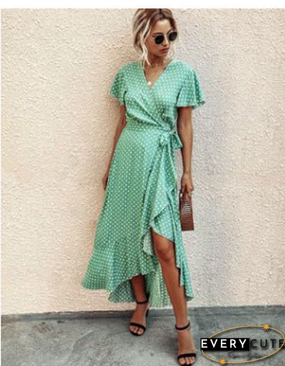 Point V-neck Ruffled Dress
