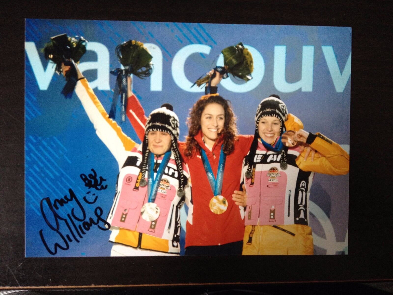 AMY WILLIAMS - WINTER OLYMPIC GOLD MEDALLIST - SUPERB SIGNED COLOUR Photo Poster paintingGRAPH