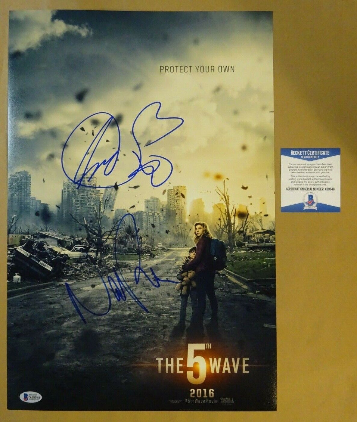 Signed CHLOE GRACE MORETZ NICK ROBINSON THE 5TH WAVE 12x18 Photo Poster painting BECKETT BAS COA