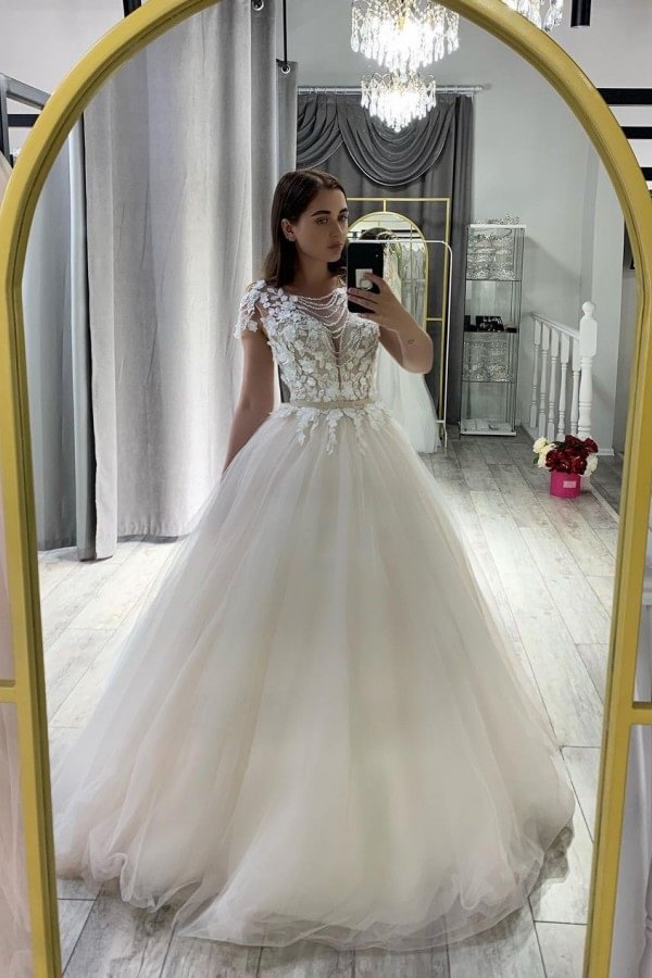 Stylish A-Line Bateau Tulle Floor-length Wedding Dress Appliques Lace With Bowknot Sash | Ballbellas Ballbellas