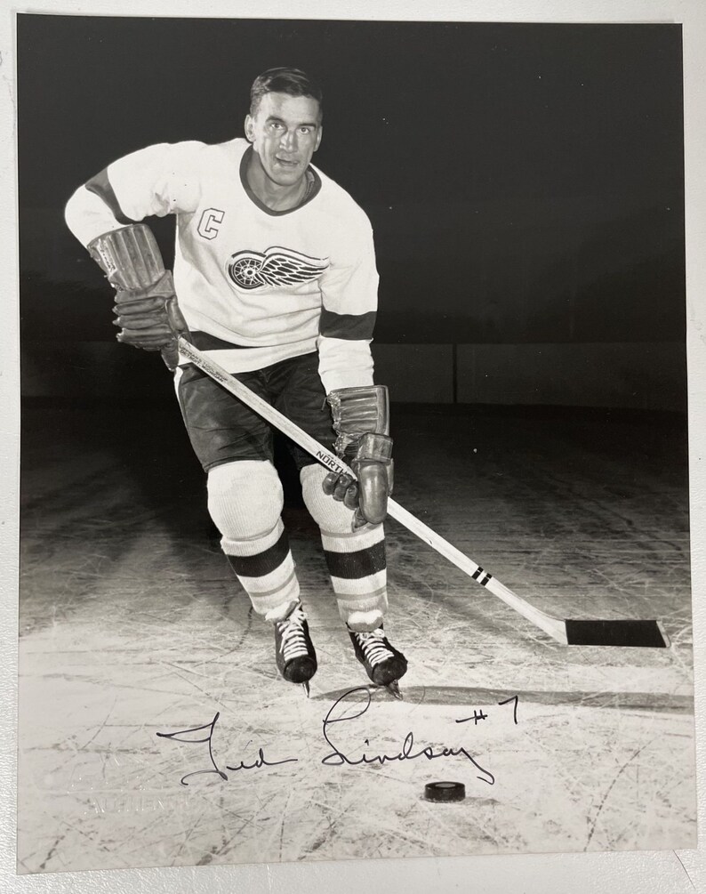 Ted Lindsay Signed Autographed Glossy 8x10 Photo Poster painting Detroit Red Wings - COA Matching Holograms