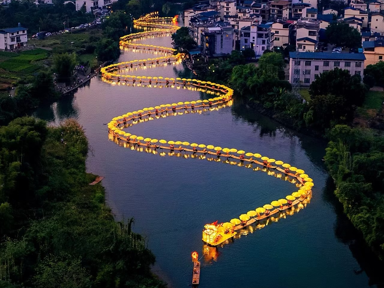 4-Day Guilin & Yangshuo Essence: Scenic River, Caves & Cultural Journey