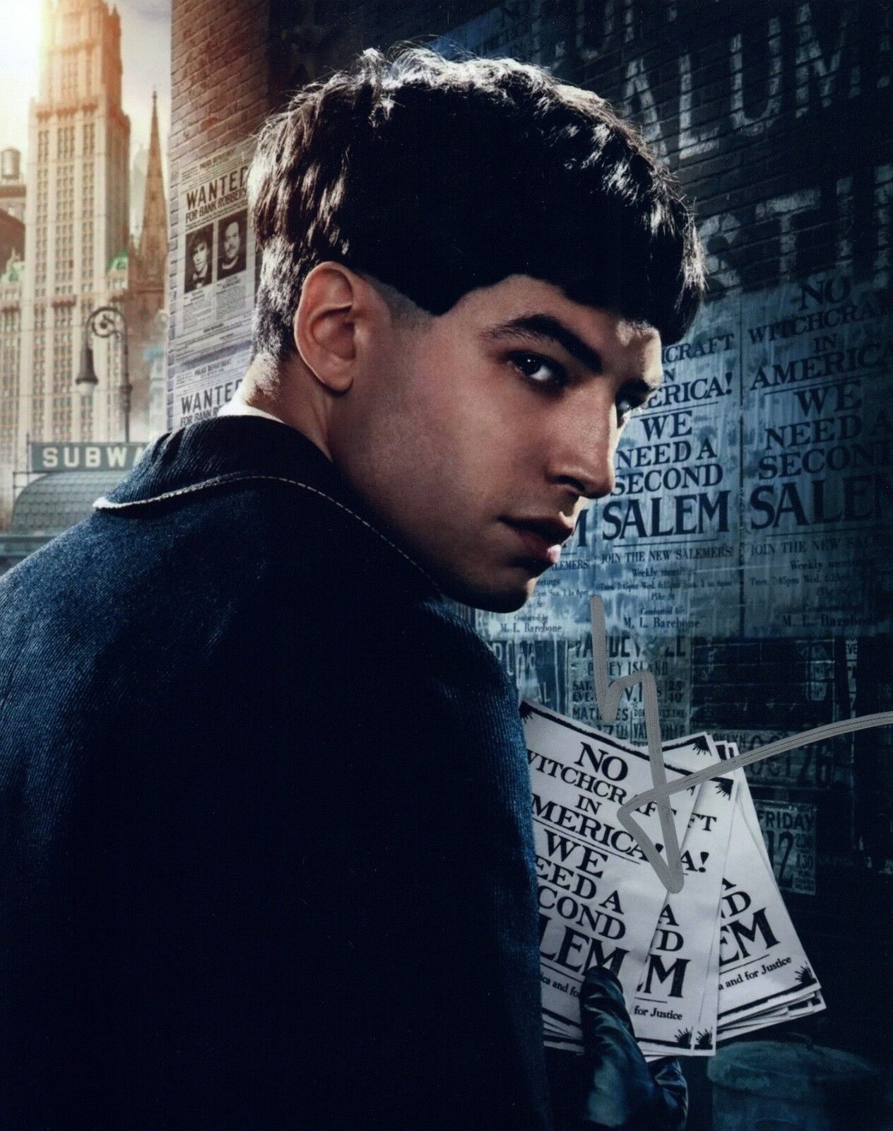 Ezra Miller Signed 8x10 Photo Poster painting FANTASTIC BEASTS & WHERE TO FIND THEM COA