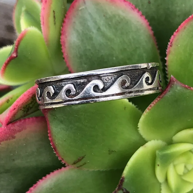Ocean Waves Band Ring in Sterling Silver Size 12