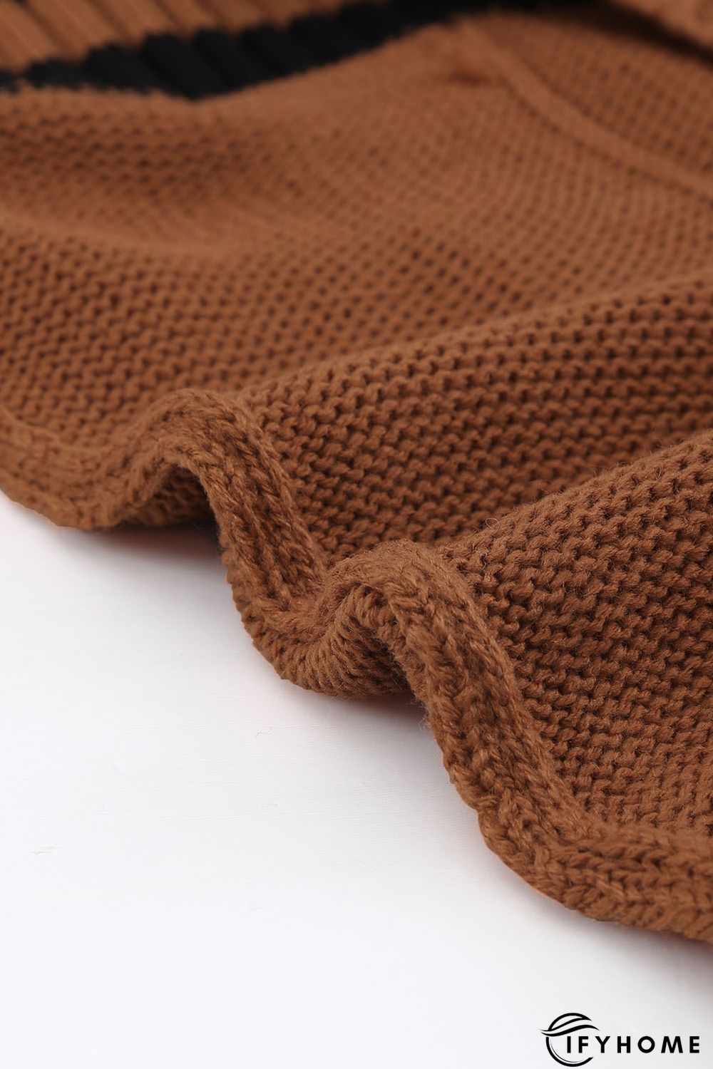 V Neck Contrast Stripes Trims Short Sleeve Sweater | IFYHOME