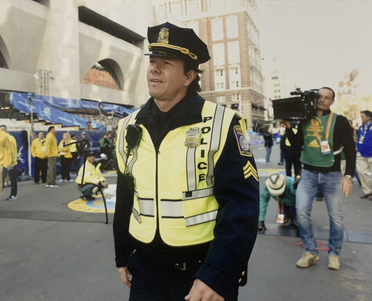 MARK WAHLBERG HAND SIGNED 8x10 Photo Poster painting PATRIOTS DAY MOVIE AUTHENTIC AUTOGRAPH COA