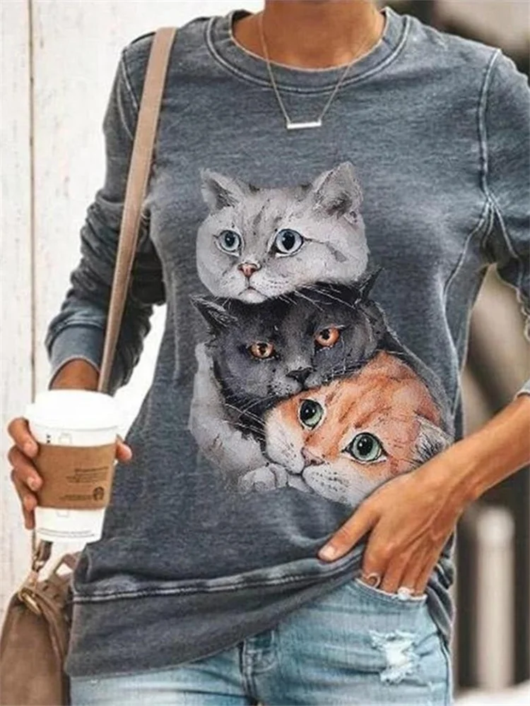 Lovely Cats Graphic Comfy Sweatshirt