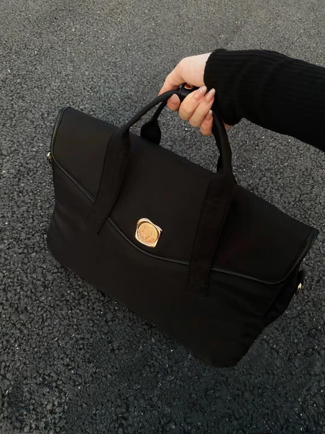 Dark hand large capacity bag
