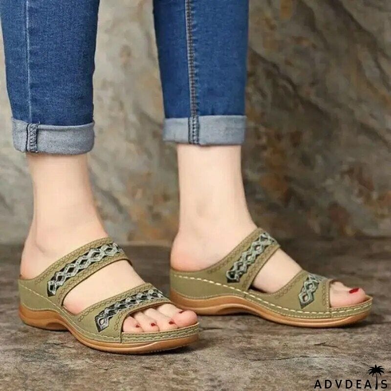 NOVA I Retro Low Heel Sandals