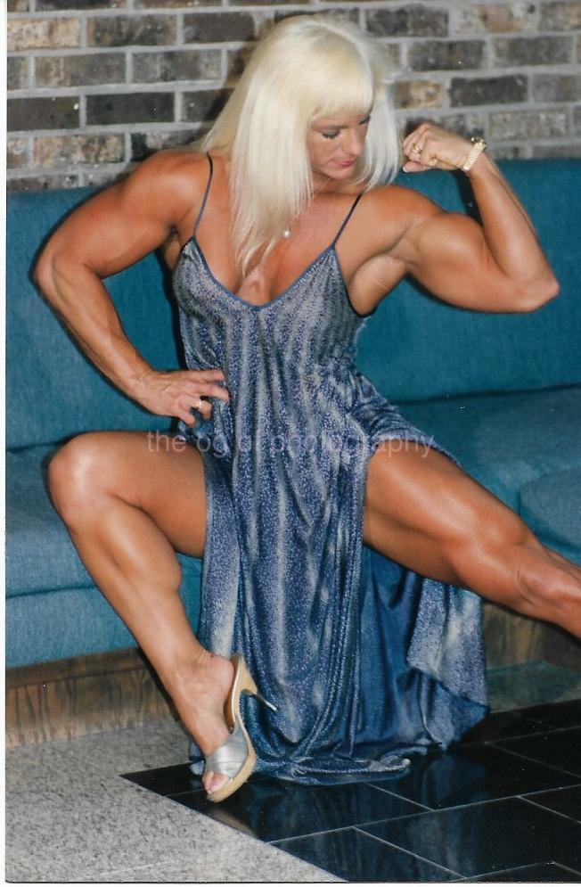 FEMALE BODYBUILDER 80's 90's FOUND Photo Poster painting Color MUSCLE GIRL Original EN 17 43 F