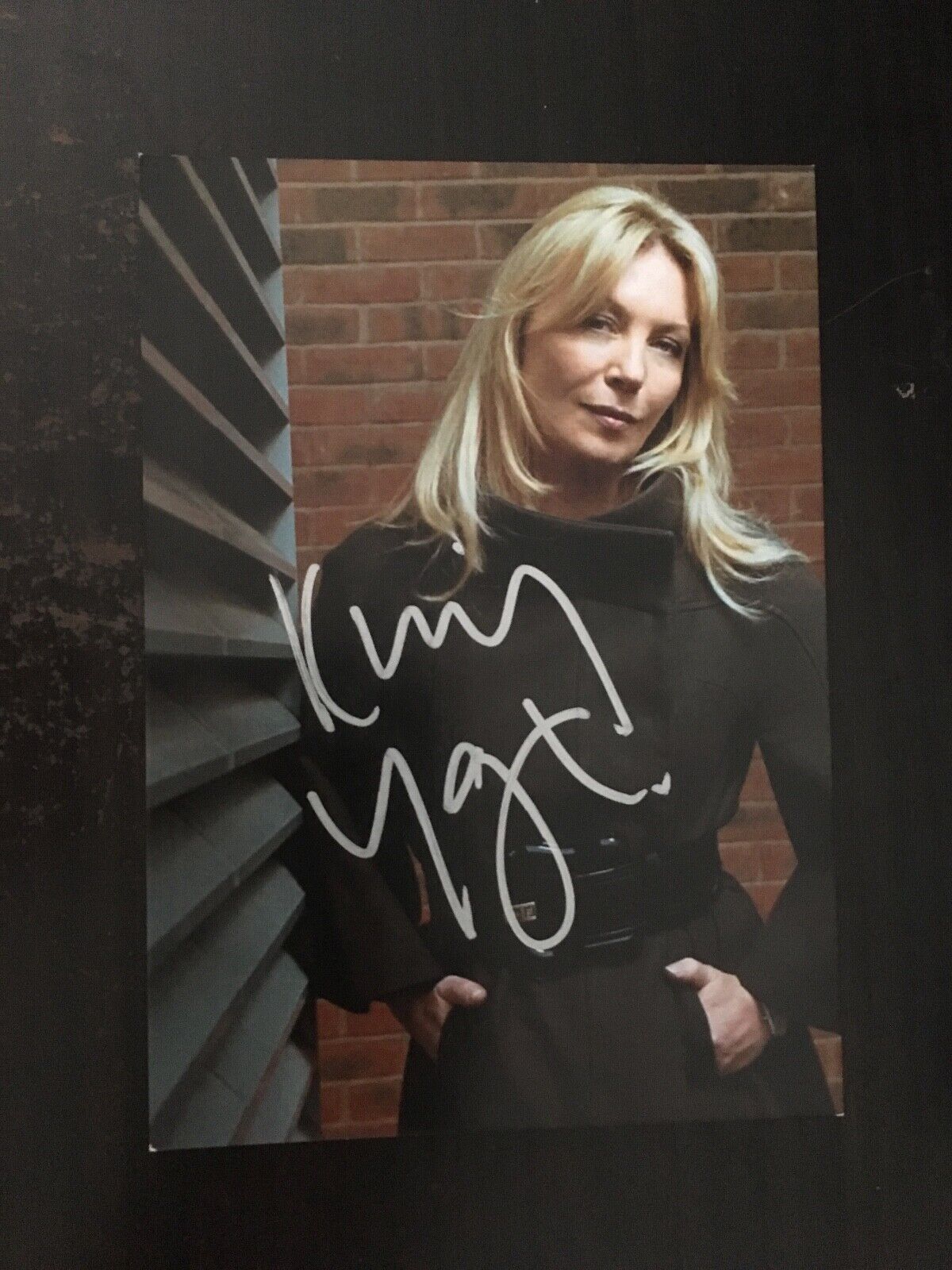 KIRSTY YOUNG - POPULAR NEWS & TV PRESENTER - EXCELLENT SIGNED Photo Poster paintingGRAPH