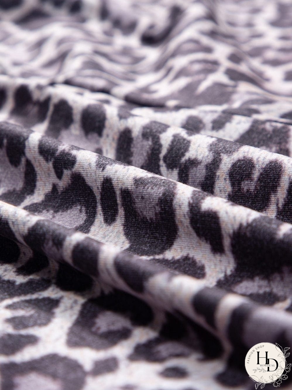 Leopard Print Maxi Dress with Fitted Bodice and Long Sleeves