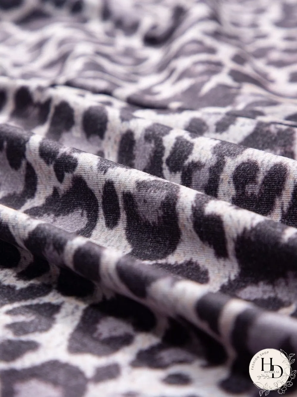 Leopard Print Maxi Dress with Fitted Bodice and Long Sleeves