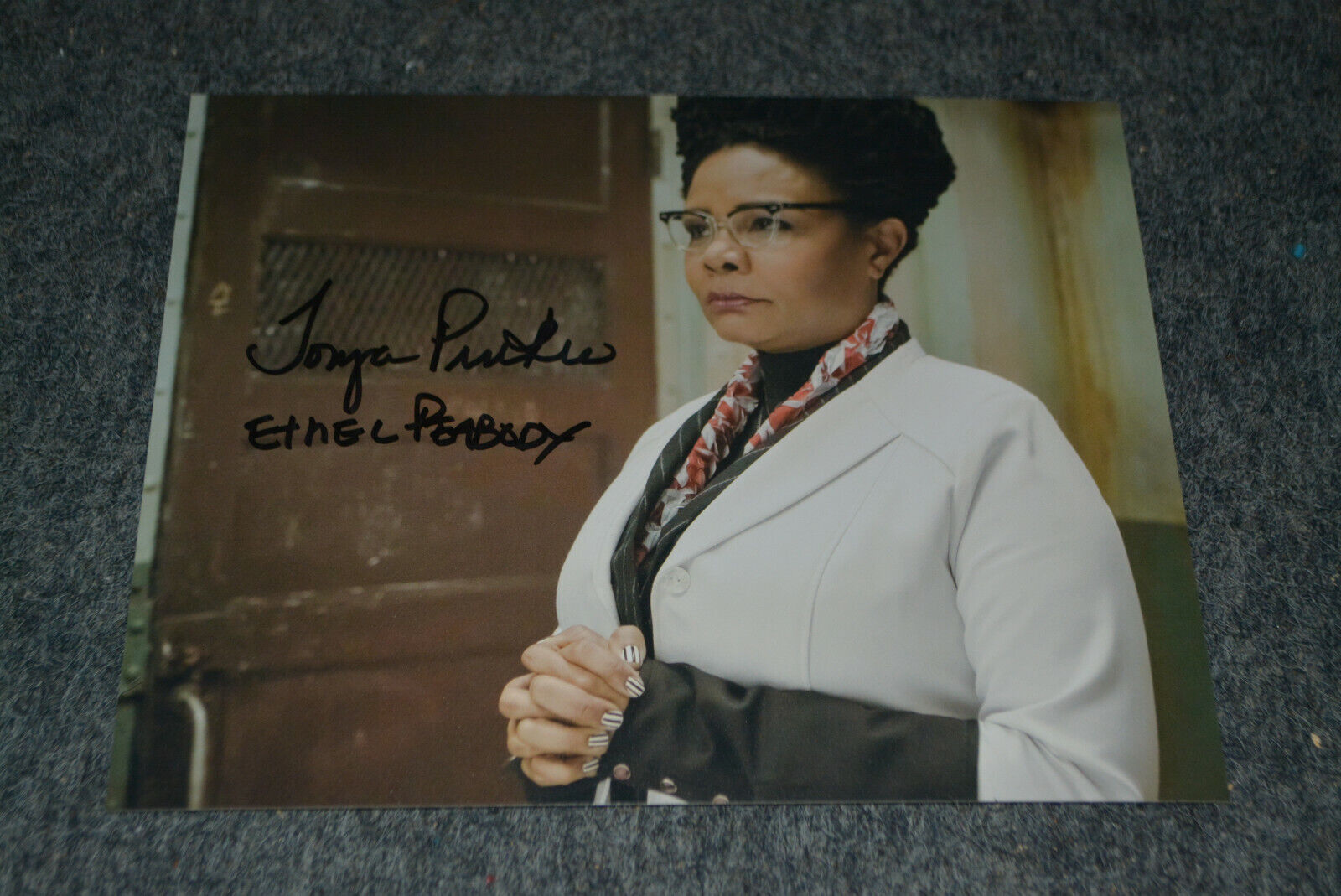 TONYA PINKINS signed autograph In Person 8x10 (20x25 cm) GOTHAM