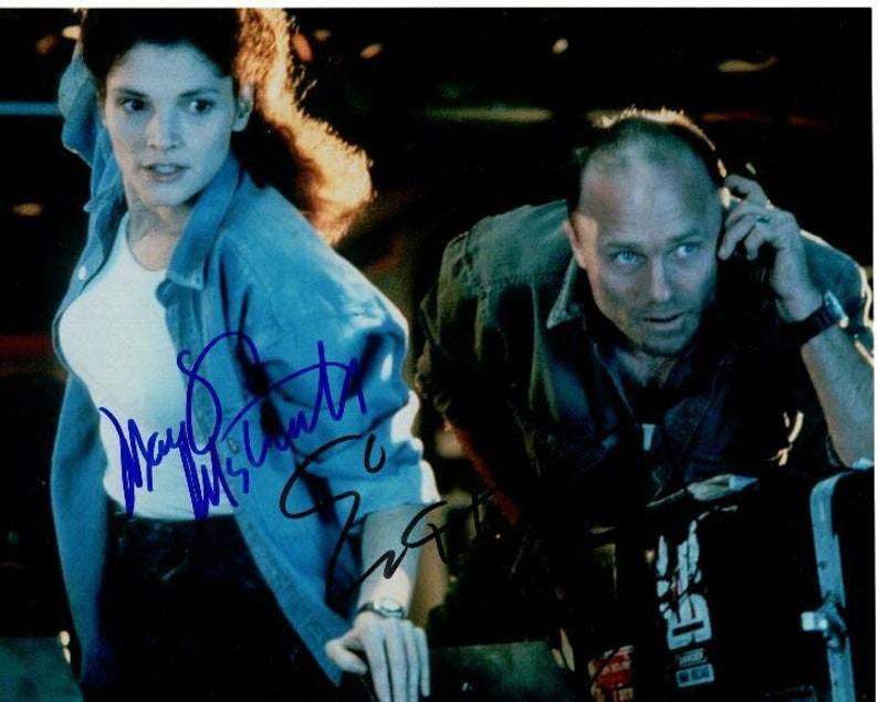 Mary elizabeth mastrantonio and ed harris signed autographed the abyss Photo Poster painting