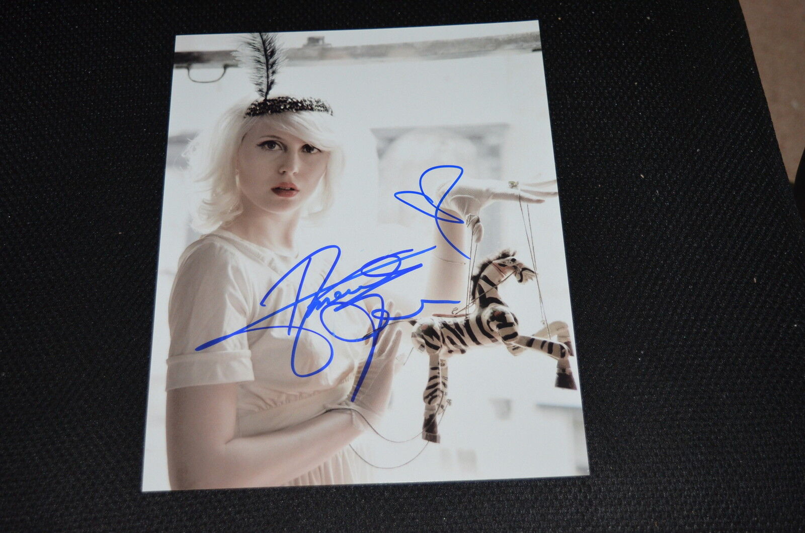 AMANDA JENSSEN signed autograph In Person 8x10 20x25cm