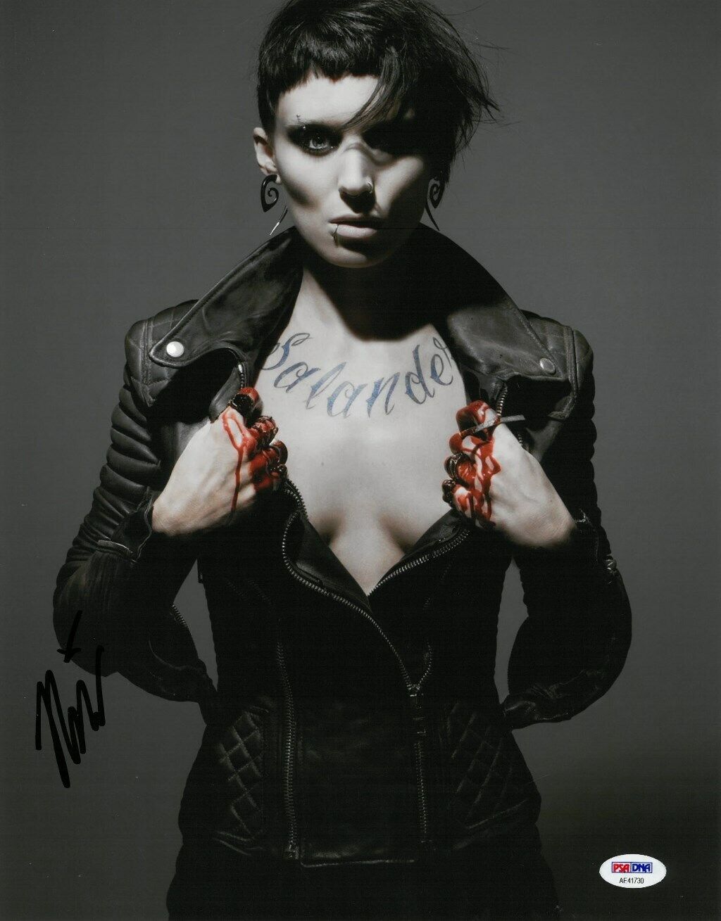 Rooney Mara Signed Girl With the Dragon Tattoo Auto 11x14 Photo Poster painting PSA/DNA #AE41730