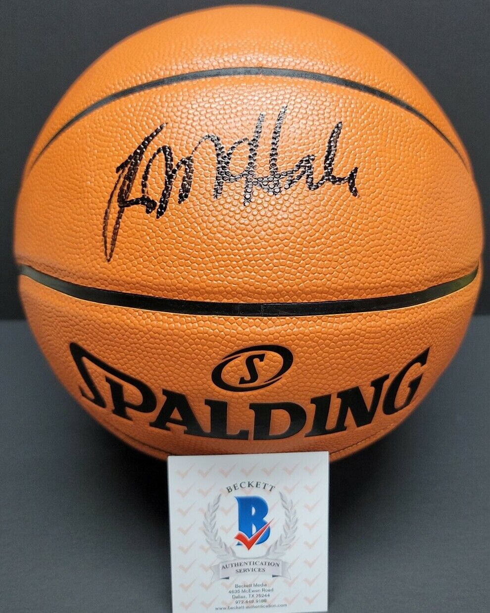 KEVIN McHALE Signed BOSTON CELTICS 3X NBA CHAMP Spalding Basketball. BECKETT