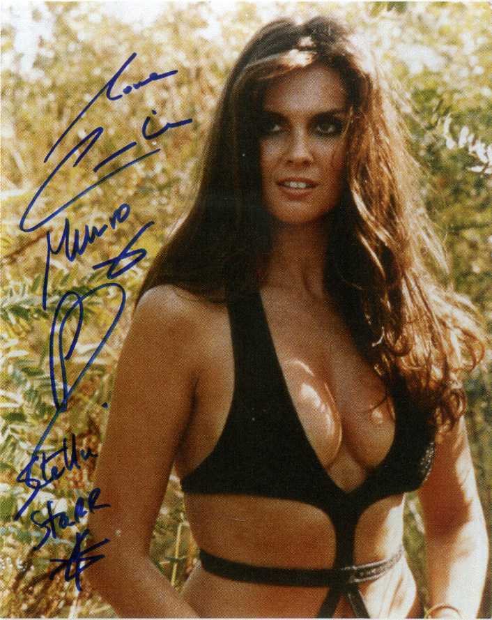 CAROLINE MUNRO Signed Photo Poster paintinggraph - Beautiful Sexy Film Star Actress - preprint