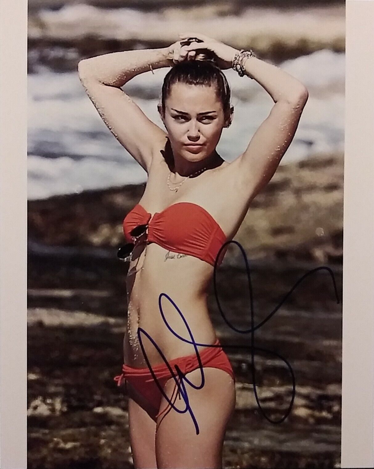 Miley Cyrus signed 8x10